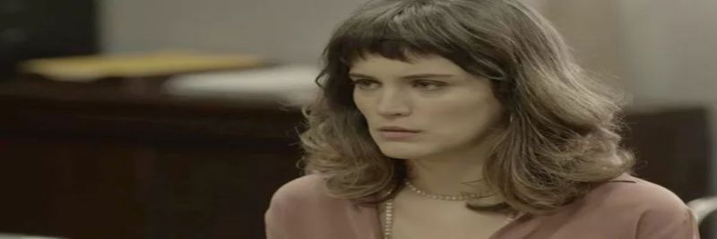 Clara se comove com as palavras do ex 